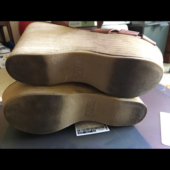 MIA Brown Platform shoes - Picture 4 of 7